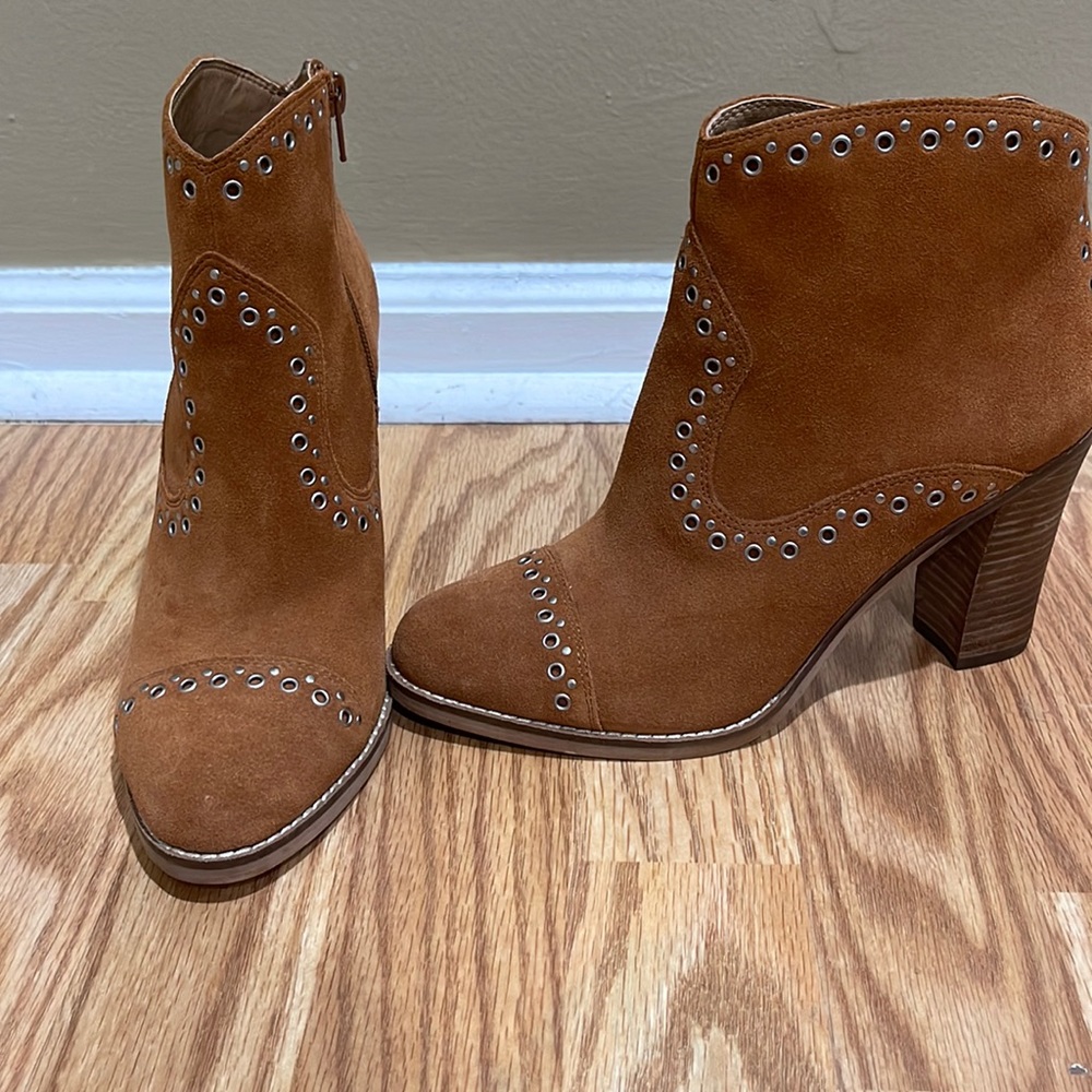 New LuckyBrand tan western-like boots size 8 never worn
